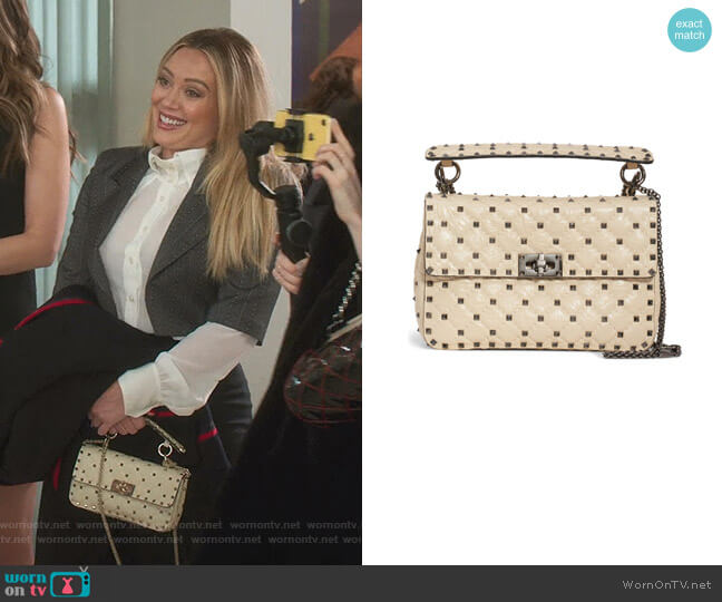 Valentino Medium Rockstud Matelassé Quilted Leather Crossbody Bag worn by Kelsey Peters (Hilary Duff) on Younger