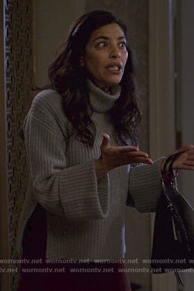 Kith’s gray knit turtleneck sweater on Jessica Jones