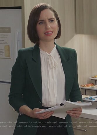 Jen’s green blazer on Life in Pieces