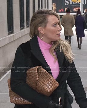 Kelsey’s beige crocodile clutch on Younger