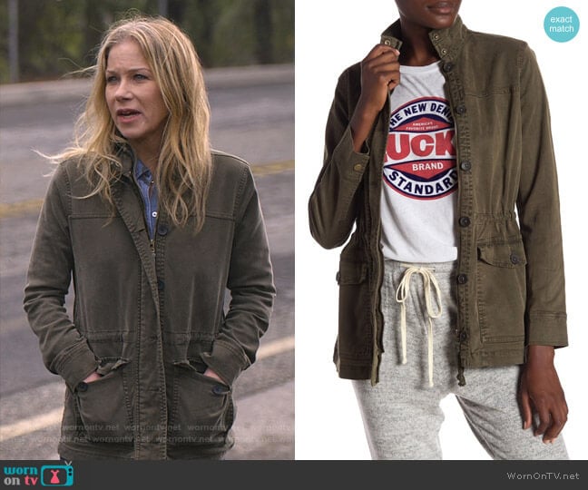 Lucky Brand Utility Long Sleeve Jacket worn by Jen Harding (Christina Applegate) on Dead to Me