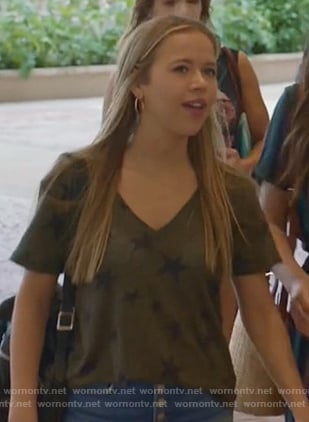 Sam’s green star print tee on Life in Pieces