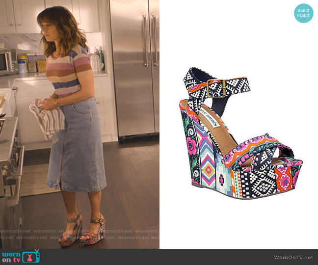 Steve Madden Winonna Wedge Sandal worn by Judy Hale (Linda Cardellini) on Dead to Me