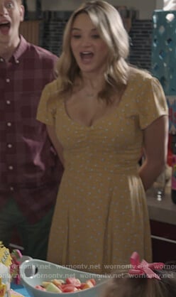 Clementine’s yellow floral dress on Life in Pieces