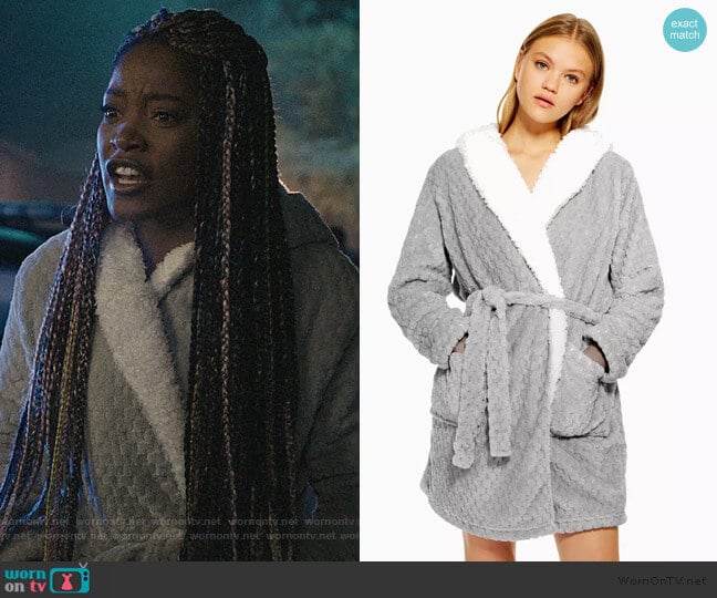 Topshop Faux Fur Fluffy Robe worn by Kym (Keke Palmer) on Scream