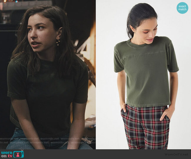 Urban Outfitters Remade Contrast Stitch Crew-Neck Tee worn by Sammi Karras (Katelyn Nacon) on Light as a Feather