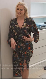 Khloe’s black floral robe on Keeping Up with the Kardashians
