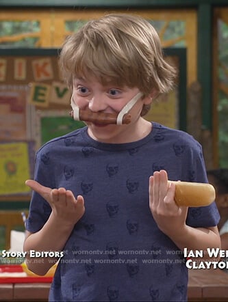 Finn’s blue skull print tee on Bunkd