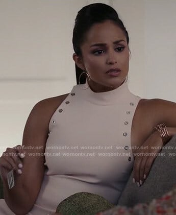 Carolina’s pink grommet mini dress on Grand Hotel