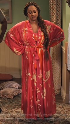 Cocoa’s pink floral kimono robe on Family Reunion