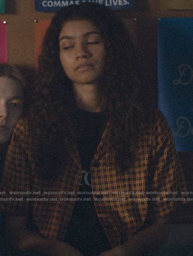 Rue’s yellow geometric print shirt on Euphoria