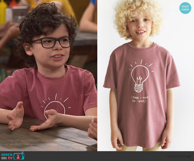 Zara Light Bulb T-shirt worn by Matteo Silva (Raphael Alejandro) on Bunkd