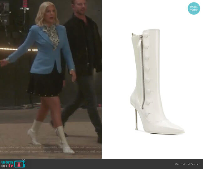 Alexander McQueen Hill boots worn by Tori Spelling (Tori Spelling) on BH90210