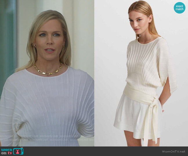 Club Monaco Armadilla Merino Sweater worn by Jennie Garth (Jennie Garth) on BH90210