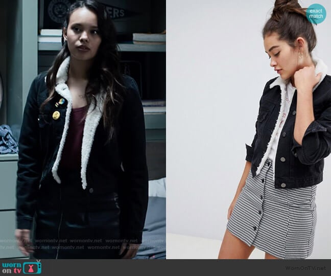 ASOS Denim Shrunken Jacket with Fleece Collar worn by Jessica Davis (Alisha Boe) on 13 Reasons Why
