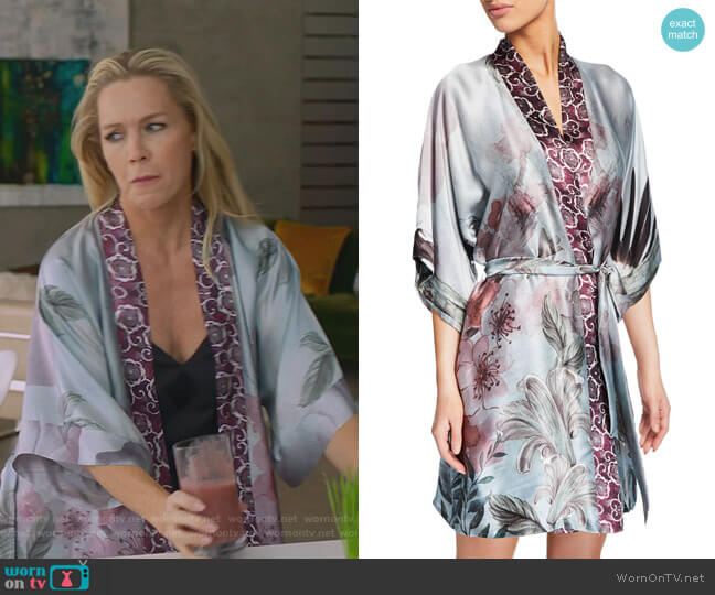 Christine Lingerie Solitude Floral-Print Silk Short Robe worn by Jennie Garth (Jennie Garth) on BH90210