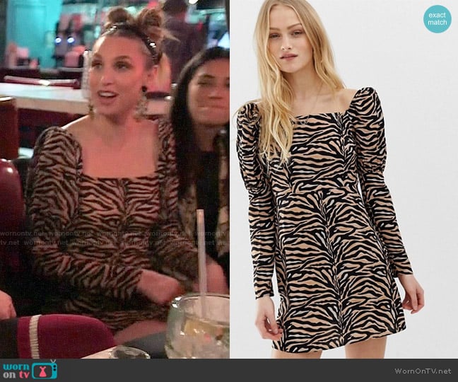 Reclaimed Vintage Mini Dress with Shoulder Puff in Tiger Print worn by Whitney Port (Whitney Port) on The Hills New Beginnings