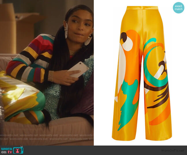 Simon Miller Aliso printed silk-satin wide-leg pants worn by Zoey Johnson (Yara Shahidi) on Grown-ish
