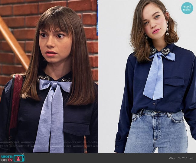 Sister Jane Blouse with Pussybow and Heart Jewel Detail worn by Molly (Lauren Lindsey Donzis) on No Good Nick