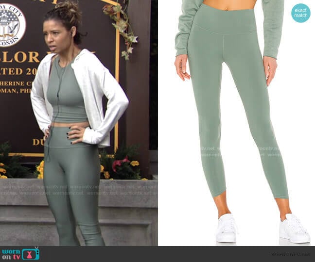 Alo Yoga 7/8 High Waist Airbrush Legging in Moss worn by Elena Dawson (Brytni Sarpy) on The Young and the Restless