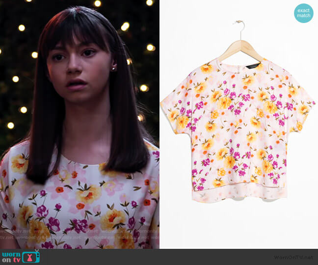& Other Stories Printed Floral Blouse worn by Molly (Lauren Lindsey Donzis) on No Good Nick