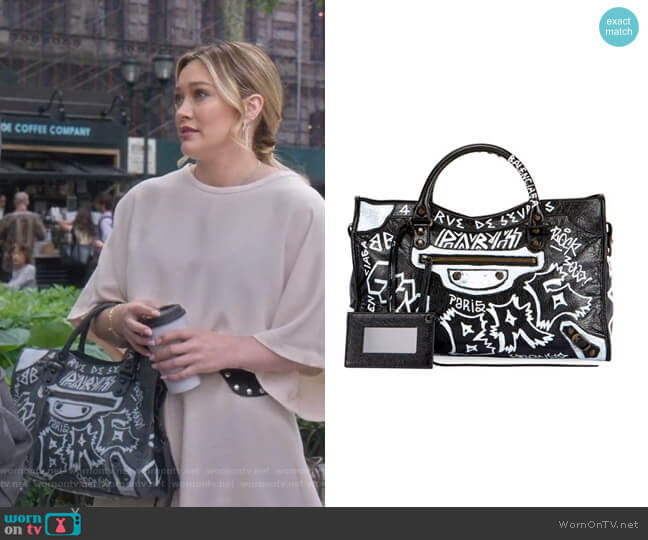 Balenciaga Classic City Graffiti Bag worn by Kelsey Peters (Hilary Duff) on Younger