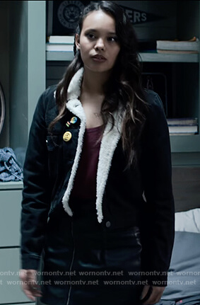 Jessica’s black denim shearling jacket on 13 Reasons Why
