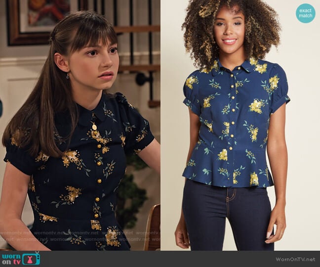 Collectif Regularly Scheduled Sass Button-Up Top in Floral worn by Molly (Lauren Lindsey Donzis) on No Good Nick