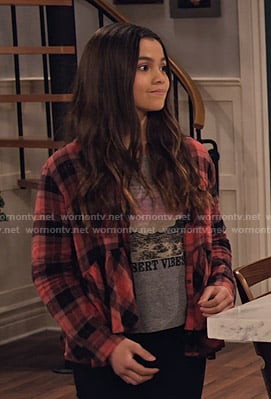 Nick’s pink plaid peplum shirt and Desert Vibes tee on No Good Nick
