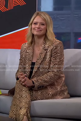 Sara’s beige python print suit on GMA Strahan And Sara