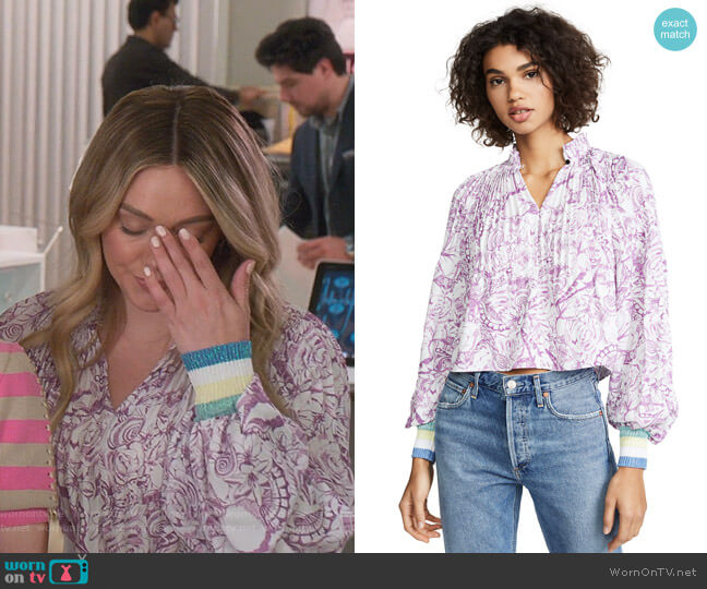 Tibi Cropped Edwardian Ribbed Top worn by Kelsey Peters (Hilary Duff) on Younger