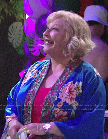 Traci’s blue floral kimono on The Young and the Restless