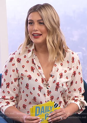 Carissa’s white floral blouse on E! News Daily Pop
