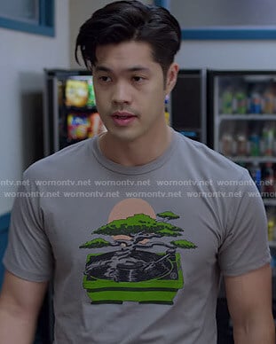 Zach’s grey bonsai print tee on 13 Reasons Why