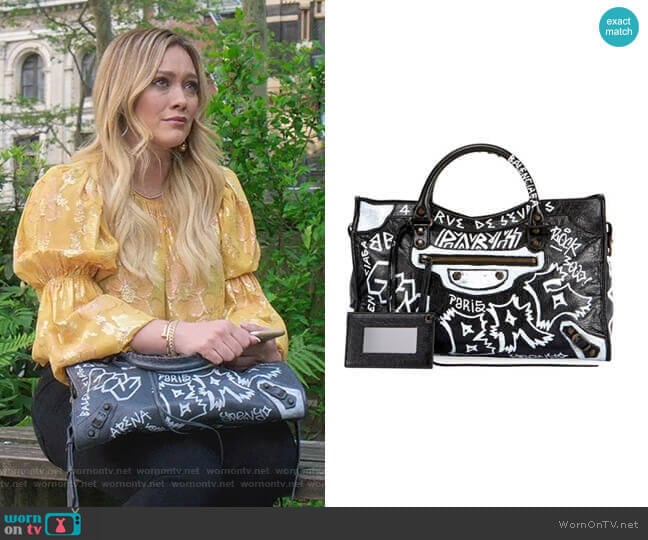 Balenciaga Classic City Graffiti Bag worn by Kelsey Peters (Hilary Duff) on Younger