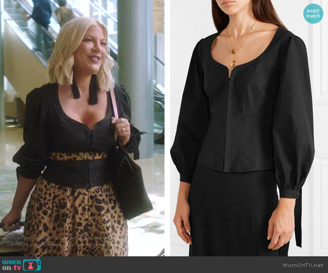 Proenza Schouler Tie-Eetailed Stretch-Cotton Poplin top worn by Tori Spelling (Tori Spelling) on BH90210