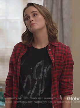 Angie’s black Korn print tee on Single Parents