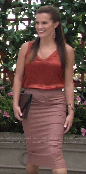 Chelsea’s orange v-neck top and pink pencil skirt on The Young and the Restless