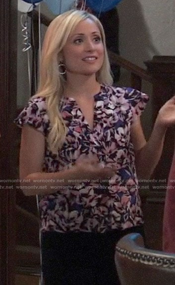 Lulu’s floral v-neck top on General Hospital