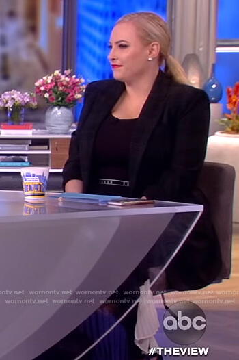 Meghan’s black pleated skirt on The View