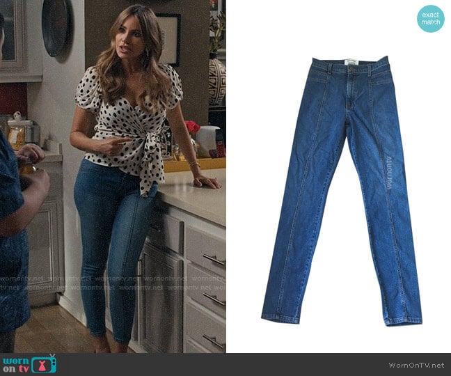 Reformation Suzie Jeans worn by  Gloria Pritchett (Sofia Vergara) on Modern Family