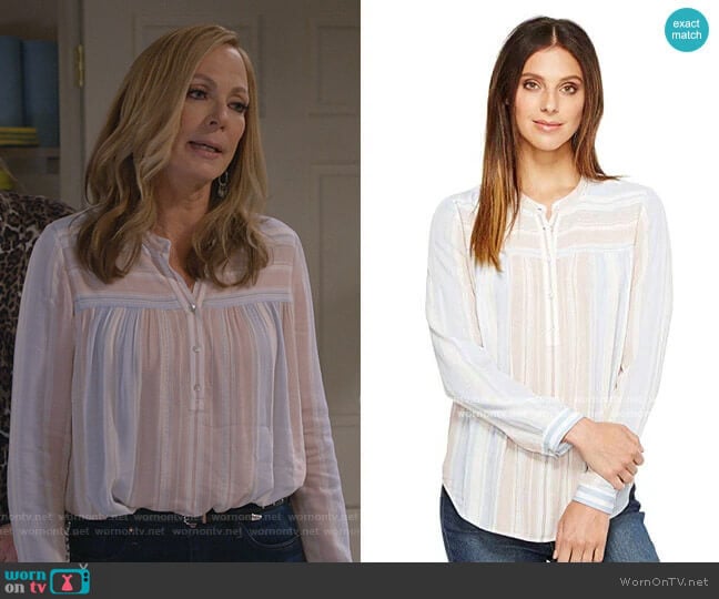 AG Adriano Goldschmied Jess Top worn by Bonnie Plunkett (Allison Janney) on Mom
