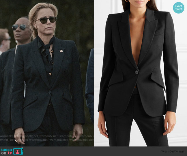 Alexander McQueen Peak Shoulder Blazer worn by Elizabeth McCord (Téa Leoni) on Madam Secretary