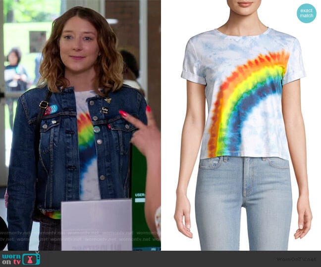 Alice + Olivia Shira Roll Sleeve Rainbow Tee worn by Nonnie Thompson (Kimmy Shields) on Insatiable