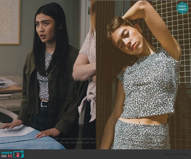 Brandy Melville Cropped Leopard Tee worn by Alex Portnoy (Brianne Tju) on Light as a Feather