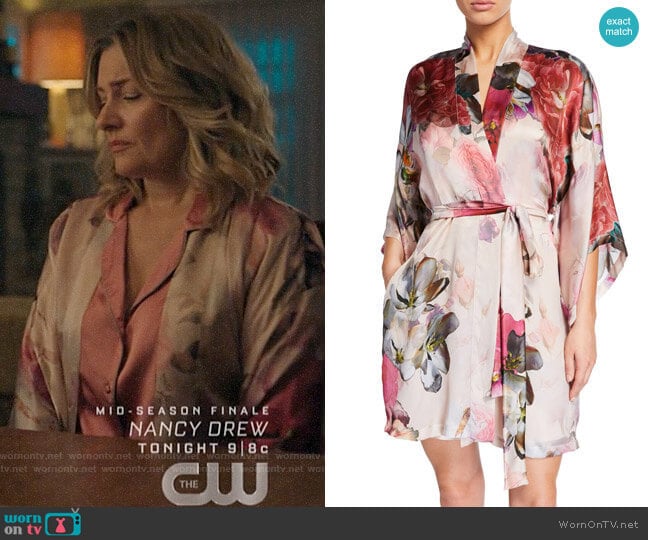Christine Lingerie Camille Short Robe worn by Alice Cooper (Mädchen Amick) on Riverdale