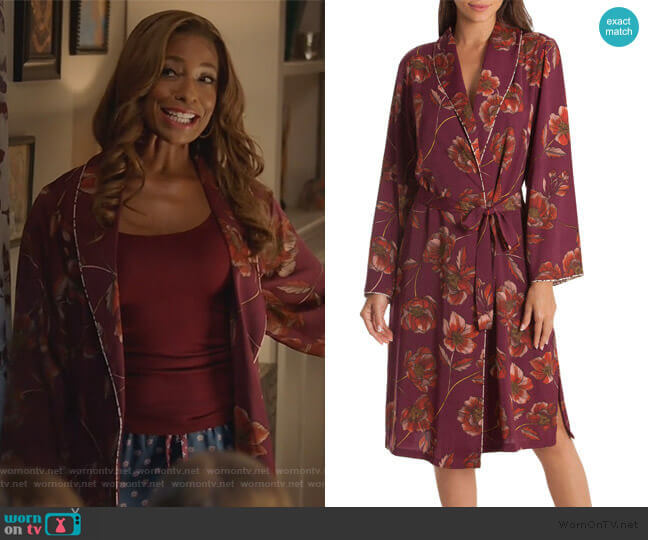 Midnight Bakery Austin Floral Robe worn by Poppy (Kimrie Lewis) on Single Parents
