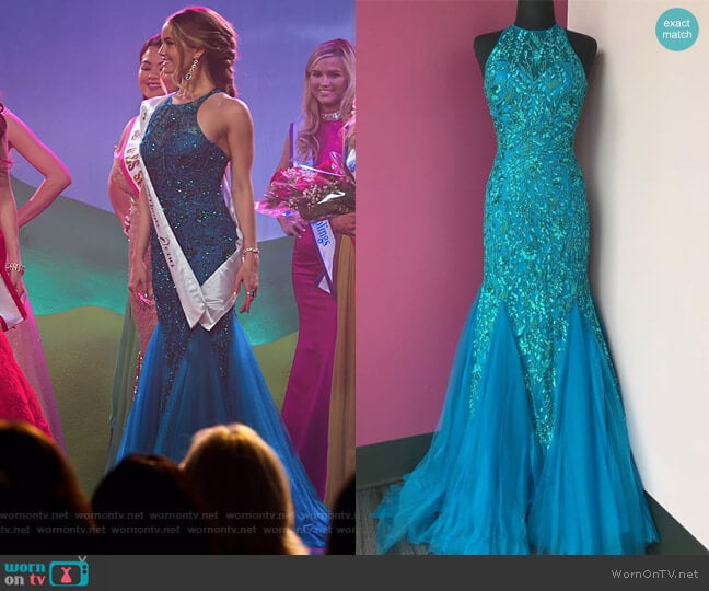 Sherri Hill Style 51939 worn by Patty Bladell (Debby Ryan) on Insatiable