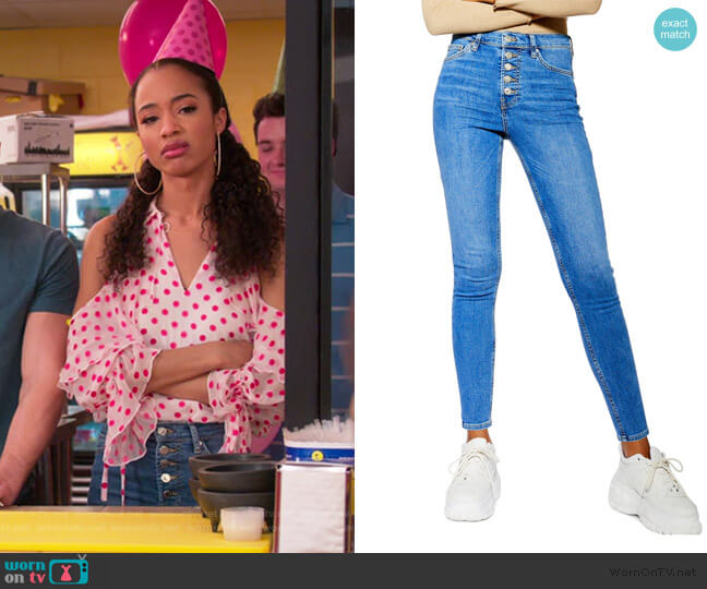 Topshop Jamie High Waist Skinny Jeans worn by Magnolia Barnard (Erinn Westbrook) on Insatiable