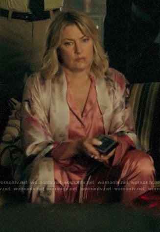 Alice’s floral robe on Riverdale